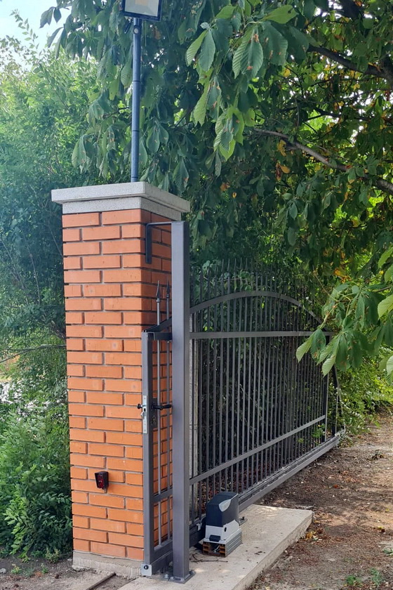 Elektromos tol� nagykapu